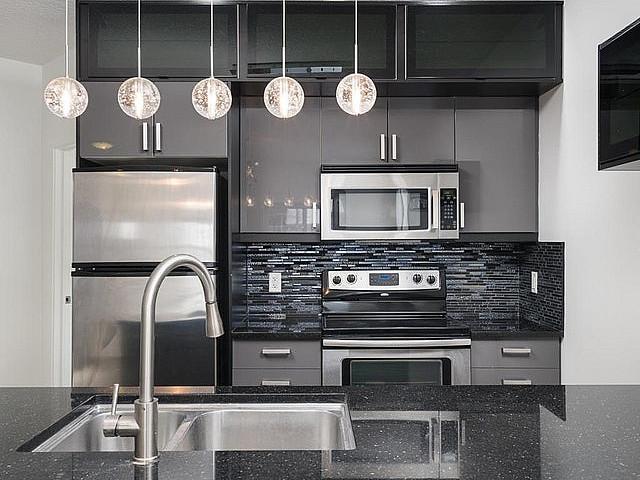 Pet friendly | 2 Bed + 2 Bath | Strathcona