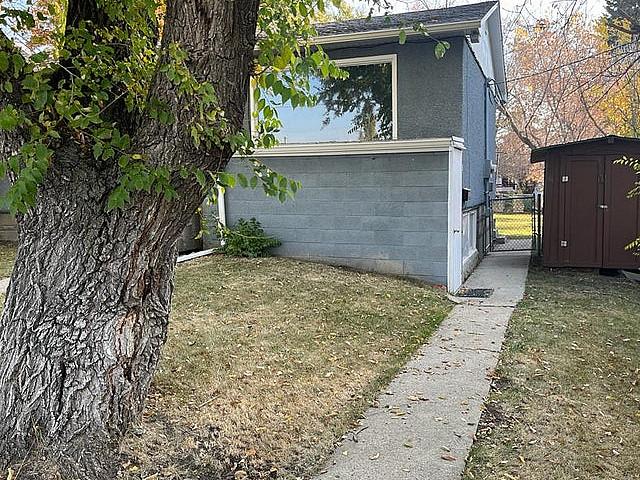 Pet Friendly, 2 Bedroom, Private Laundry, Shared Yard!