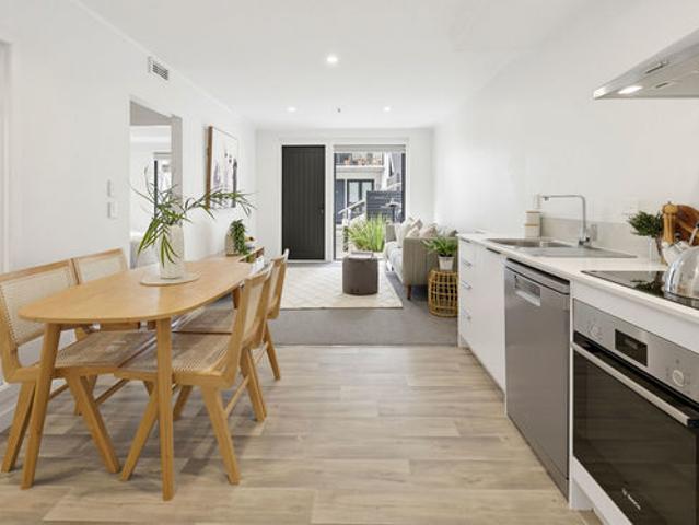 Pet Friendly, Ground Floor Corner Apartment