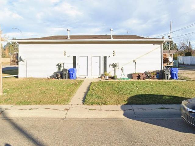 Pet Friendly Duplex in Olds!