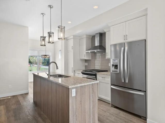 Pet Friendly, Modern 3 Bedroom Townhouse FREE MONTHS RENT PLUS MORE!