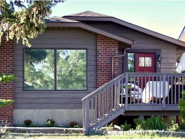 Pet Friendly, Main Floor in Shawnessy