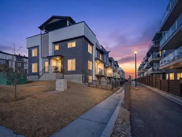 Pet friendly Seton townhome