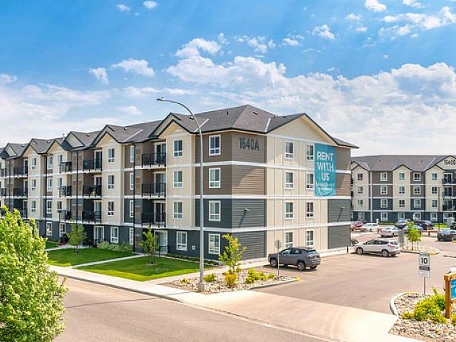 Pet friendly Three Bedroom Two Bath With In suite Laundry For Re