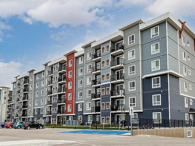 Pet friendly Three Bedroom Two Bath With In suite Laundry For Re