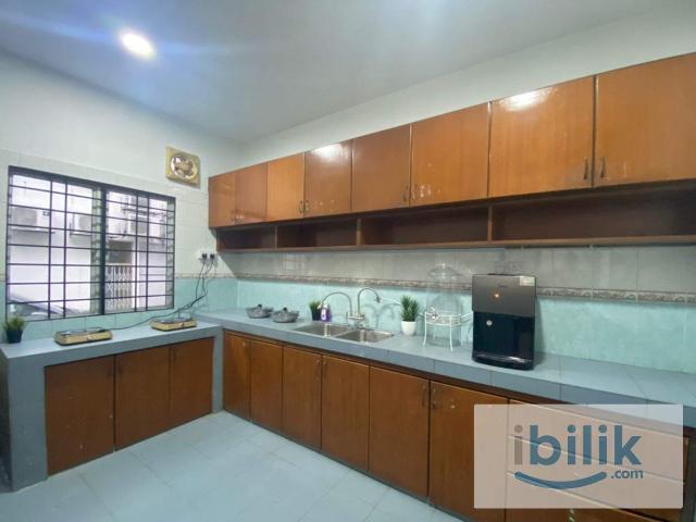 Petaling Jaya Section 17 @ Master Room With Aircond / Private Bathroom Near SS2 Sinchew University Malaya