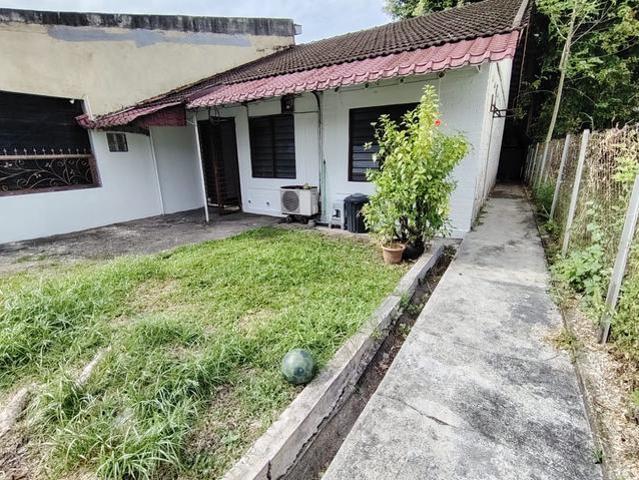 Petaling Jaya Seksyen 8 Single Storey Terrace House With Extra Land