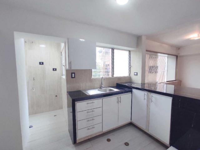 Petare, El Morro Apartamento en venta de 81mts cocina actualizada