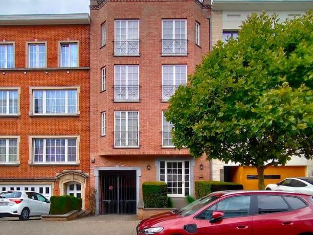 Pétillon · 3 bed duplex – Garden 130 m² – Parking – Lift