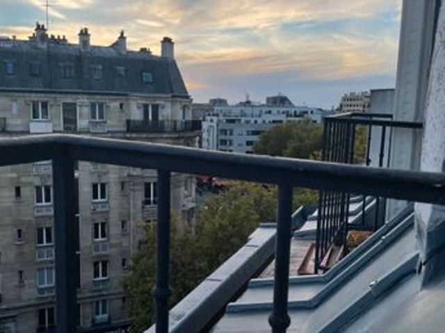 Petit 2 pièces dernier étage vue exceptionnelle