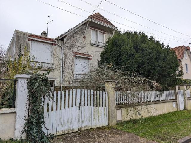 Petit Val Maison ancienne à rénover sur une belle parcelle