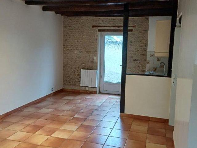 Petit appartement avec une petite cour