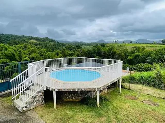 Petit Bourg 97170 Location maison 4 pièces t4 piscine jardin