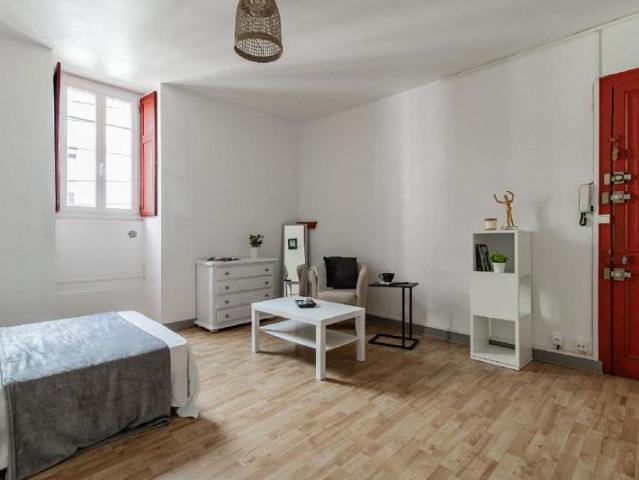 Petit cocon à deux pas de la place Viarme, T1 de 27 m², 2ème et dernier étage