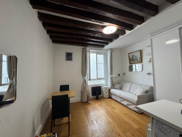 Petit cocon parisien prêt à vivre, entièrement équipé, Paris 6e Paris