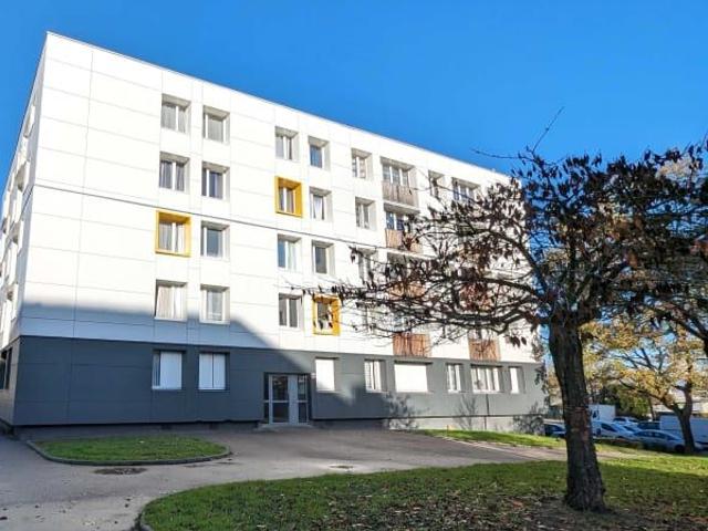 Petit Couronne: location grand appartement T3