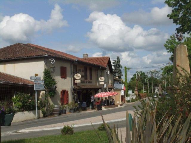 Petit hôtel restaurant bar bien visité 600m² Simorre
