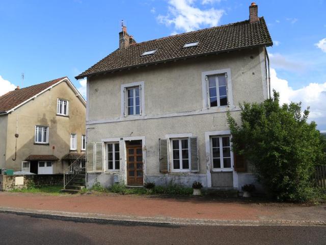 Petit immeuble rénové à vendre en centre bourg 168m² Mesvres
