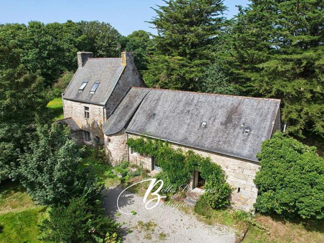 Petit manoir rural du 17ème et ses dépendances au coeur de l. 280m² Corlay