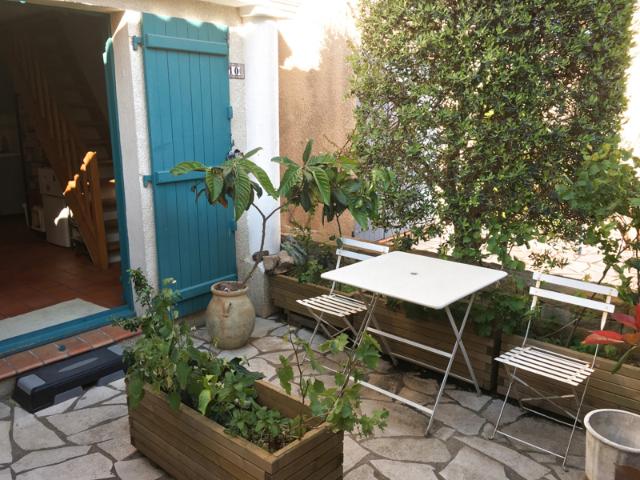 PETIT MAS AVEC JARDINET