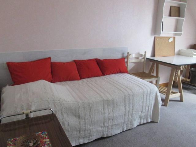Chambre 16 m2 aménagée avec coin cuisine équipée