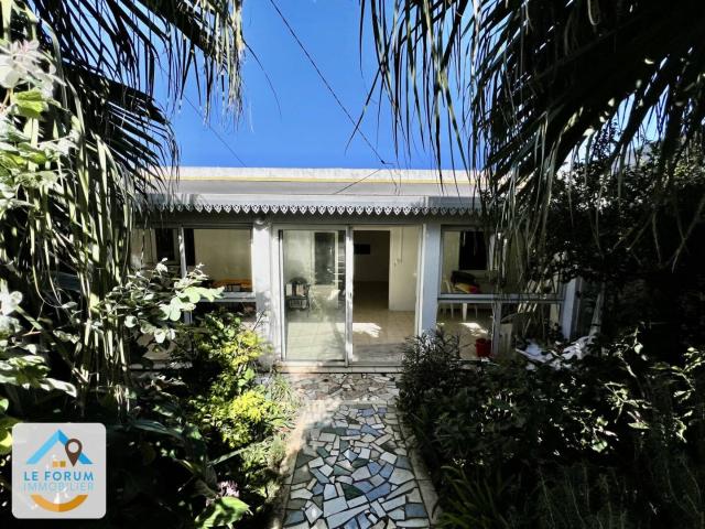 PETITE ILE 97429 VILLA DE PLAIN PIED À RAFRAÎCHIR CENTRE V