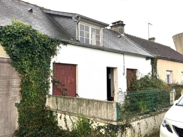 Petite maison mitoyenne à rénover – Saint Fromond