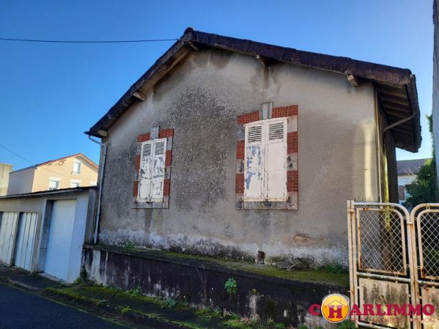 Petite maison avec jardin à rénover