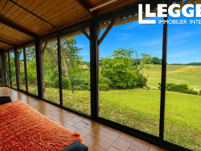 Petite maison à rénover avec beau terrain et joli point de vue
