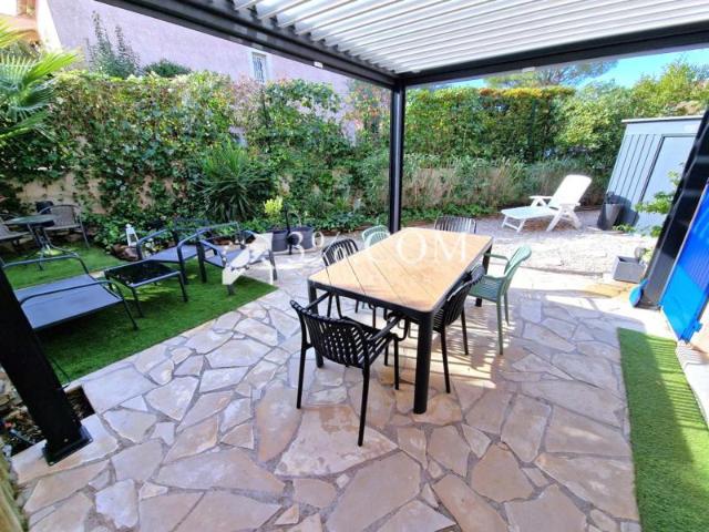 Petite maison dans quartier recherché avec piscine