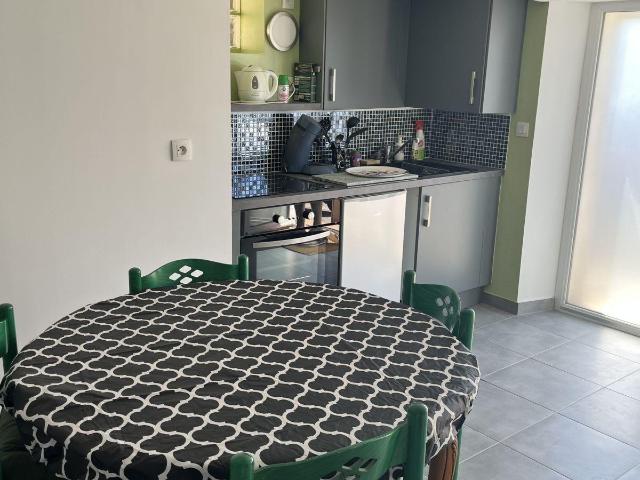 Petite maison dans quartier tranquille