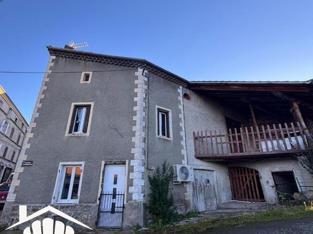 Petite maison de bourg avec écurie & grange – à finir de rénover