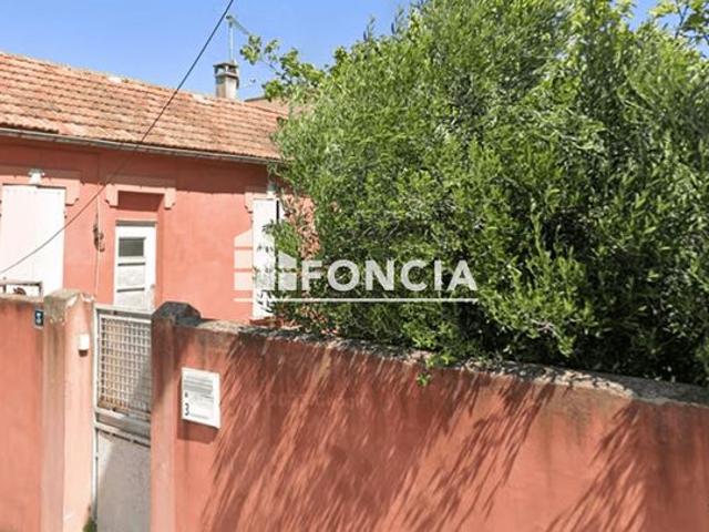 Petite maison de plain pieds a rénover avec un joli terrain arboré