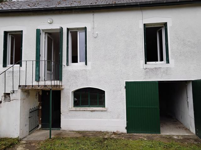 Petite maison de village, à rafraîchir, Cussy en morvan