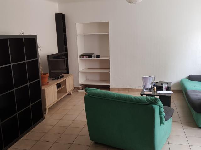 Petite maison de ville avec courette en impase et proche des commerces et transports
