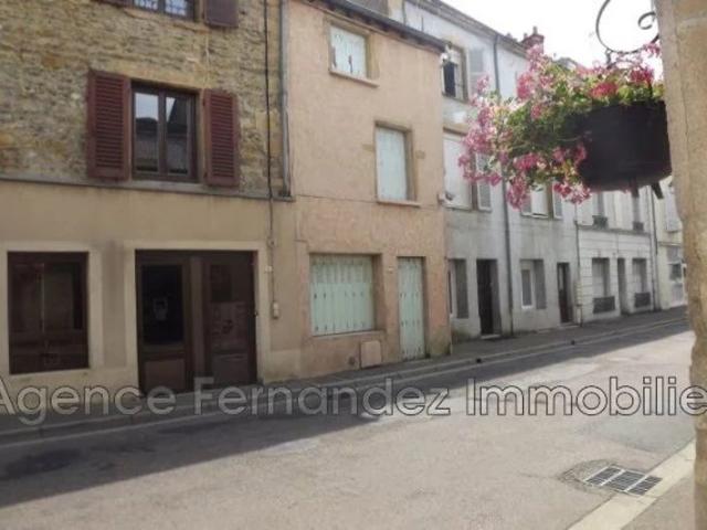 Petite maison de ville à rénover, proche commerces
