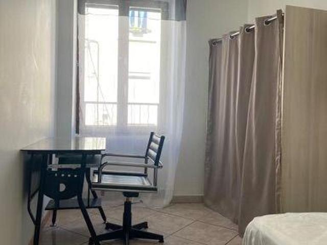 Petite maison de ville, tranquille