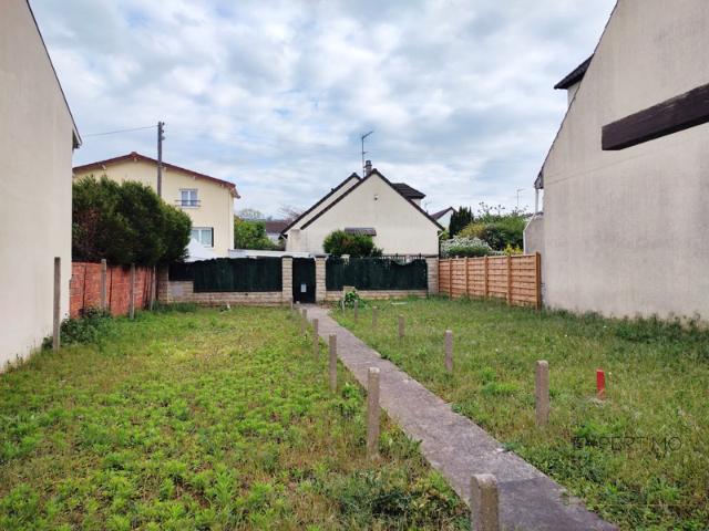 Petite Maison et grand Terrain