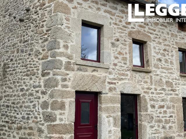 Petite maison écologique, possibilité de vivre hors réseau, avec grange, puits, vergers, et jardin productif