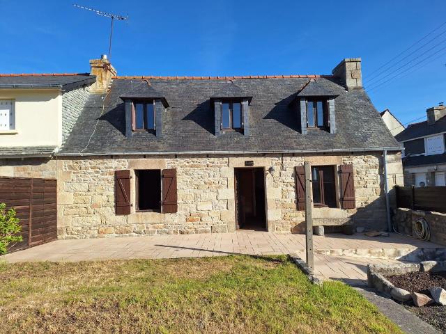 Petite Maison en pierre au Cœur de l'Île Grande