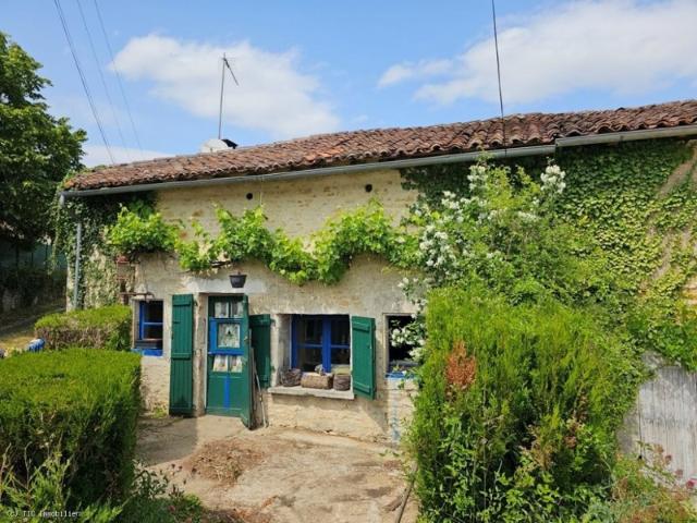 Petite Maison Pittoresque de Campagne avec Dépendances et Terrain