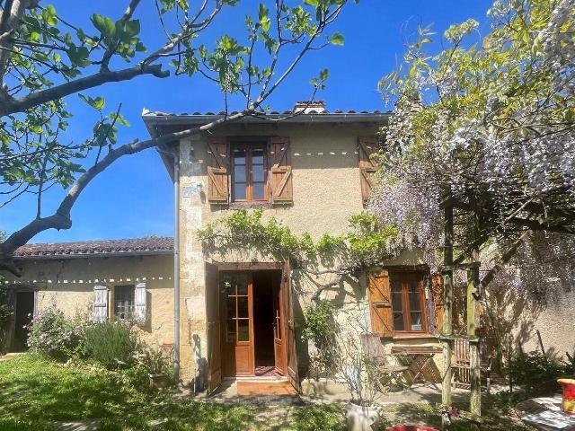 Petite maison style ancienne, 3 dépendances en bon état 111m² Masseube