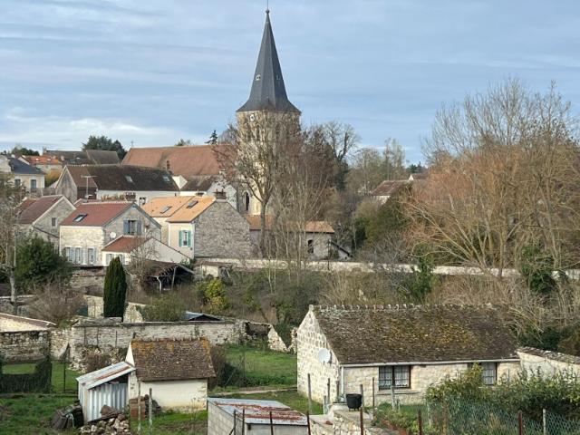 Petite maison sur un beau terrain constructible