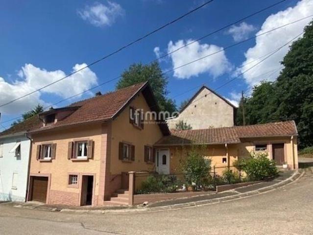 Petite maison semi mitoyenne pleine de charme