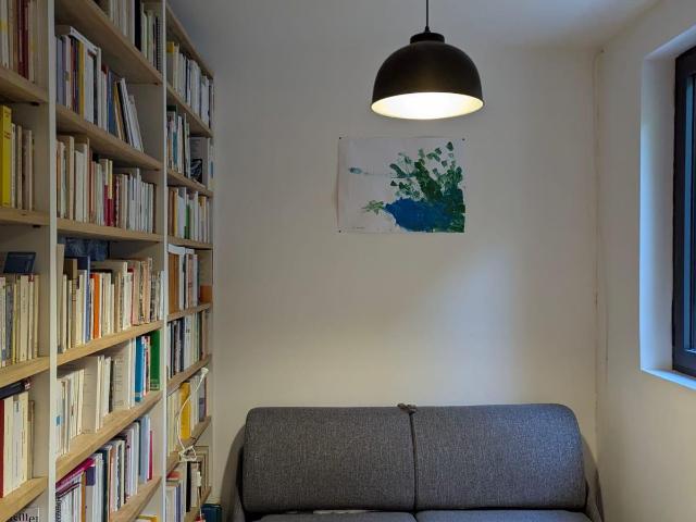 Petite maison tranquille à côté du métro