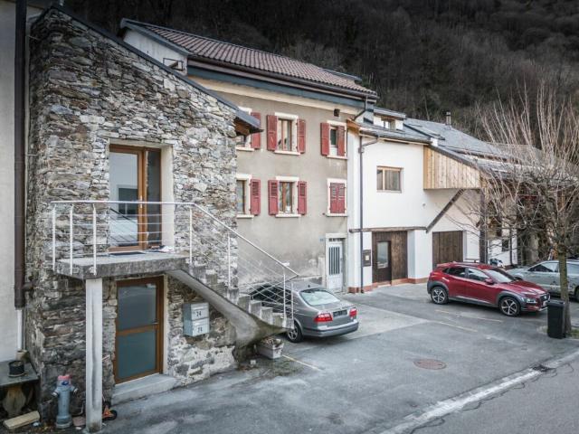 Petite maison villageoise constitutée de deux studios