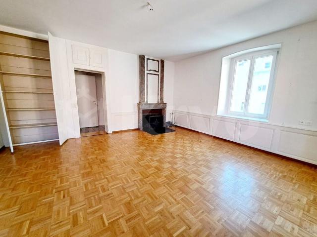 PETITE RUE 4, 2.5 room apartment with fireplace