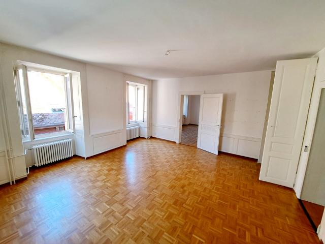 PETITE RUE 4, Appartement de 2.5 pièces avec cheminée