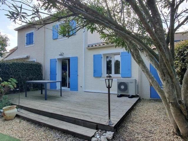 Petite villa R+1 dans une résidence sécurisée avec piscine 49m² Pézenas