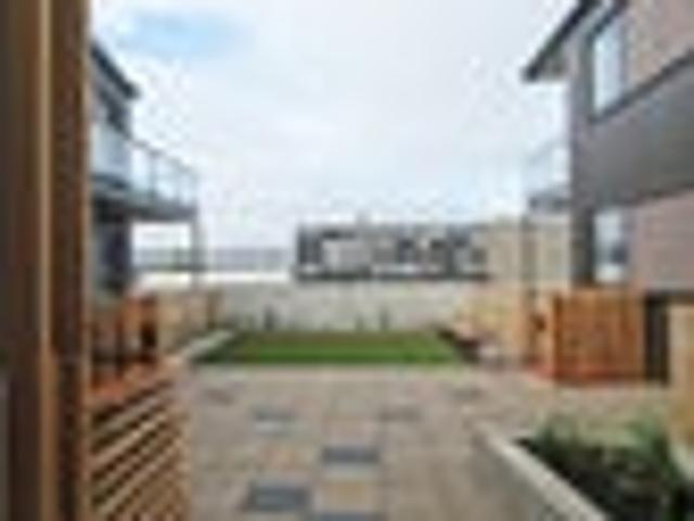 Petone, 2 bedrooms, $560 pw